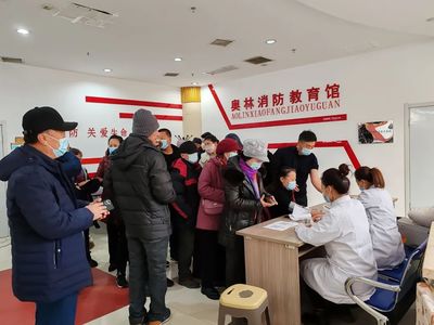 愛心義診進(jìn)社區(qū)，居民健康有