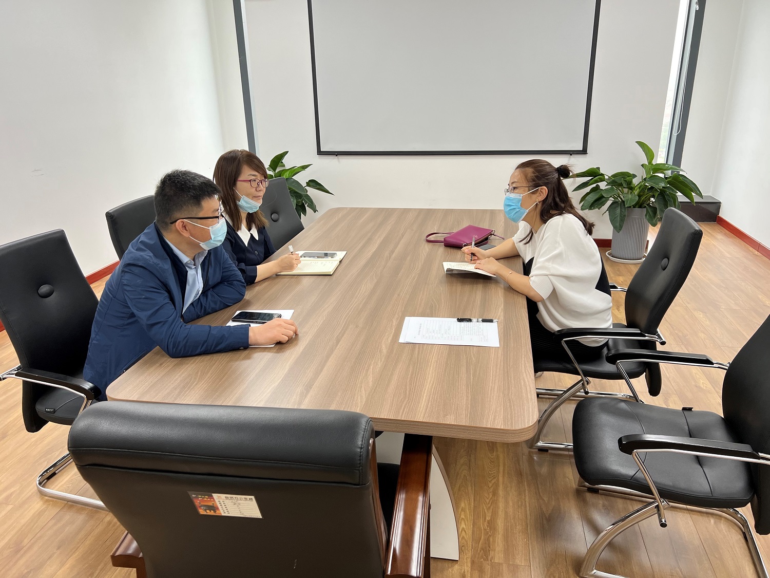 工商管理系啟動訪企拓崗促就業(yè)專項行動，深化產(chǎn)教融合提升教育咨詢服務(wù)